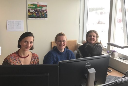 Dr. Zsuzsanna Kövi working with two of the ITRC's researchers
