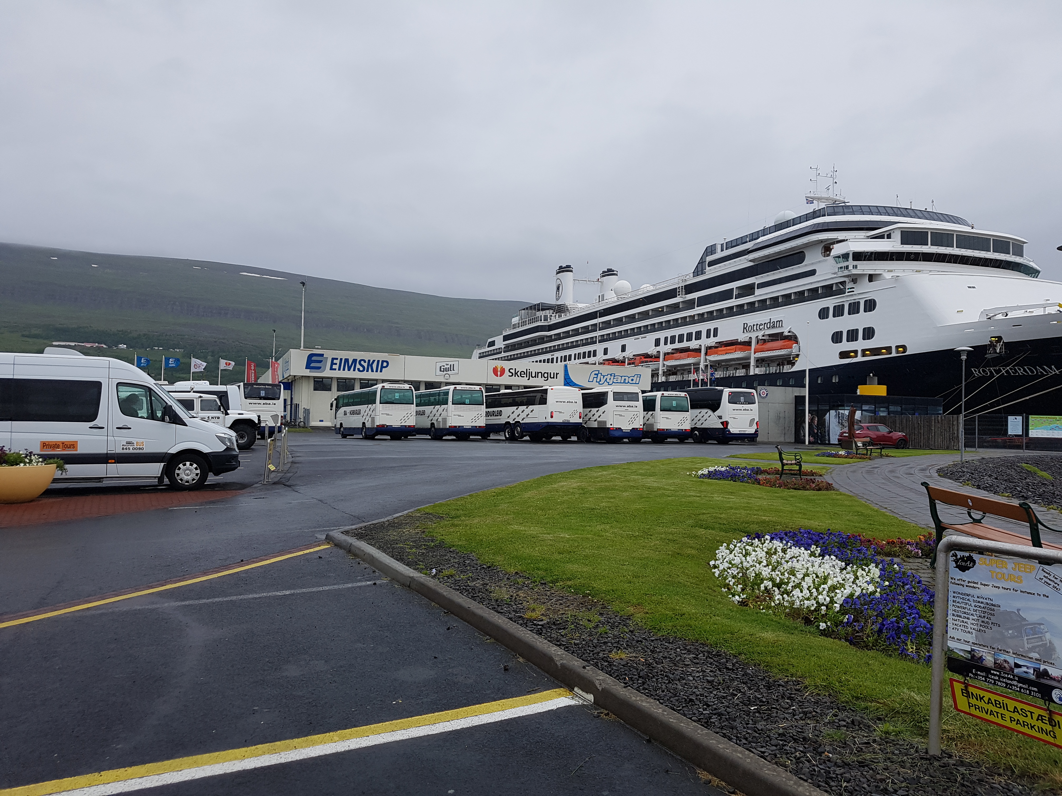 On-and cruise service © Þórný Barðadóttir