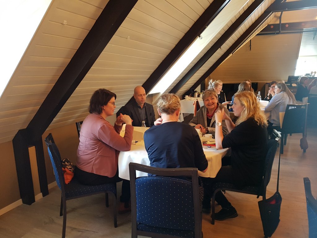 Borð 1: Íris, Brynjar, Guðrún, María og Guðrún Þóra
