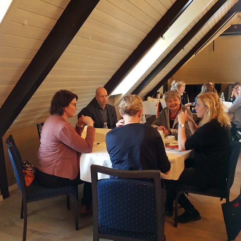 Borð 1: Íris, Brynjar, Guðrún, María og Guðrún Þóra