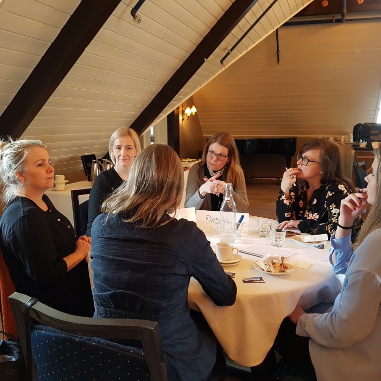 Borð 4: Laufey, Anna Valgerður, Sigrún Brynja, Rósbjörg, Helga og Tinna