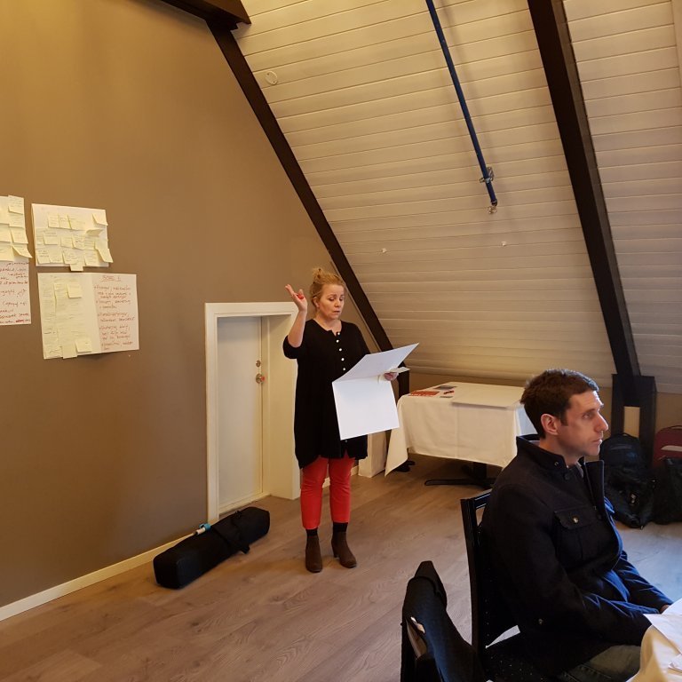 Laufey kynnir niðurstöður frá borði 4