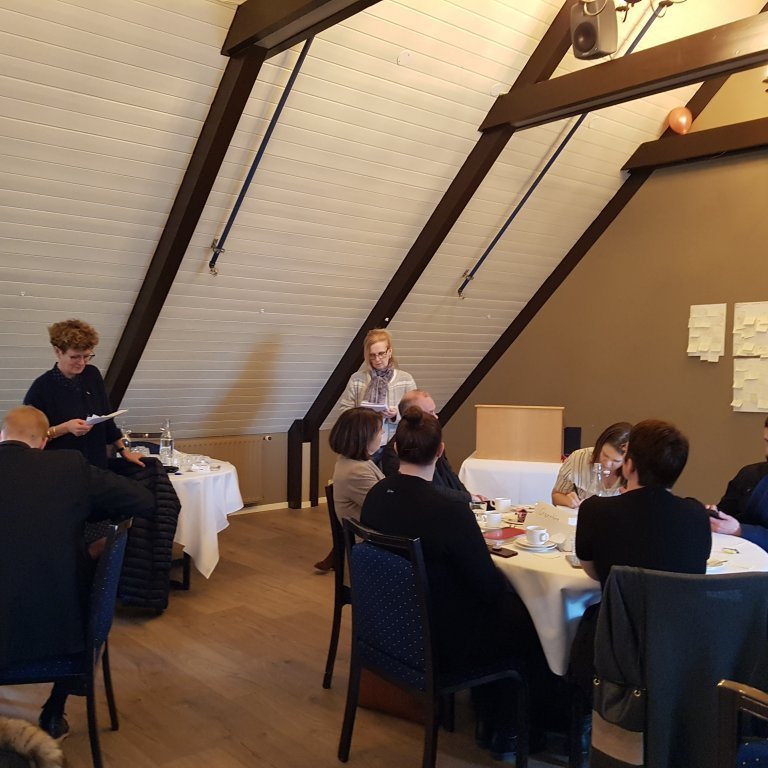 Oddný kynnir niðurstöður frá borði 5