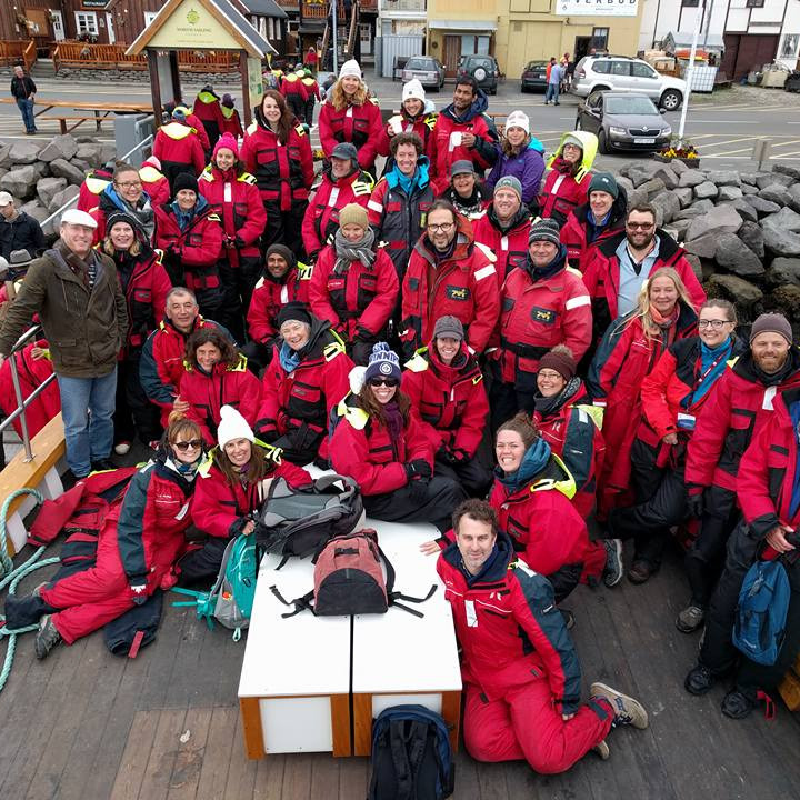 Hópurinn í hvalaskoðun