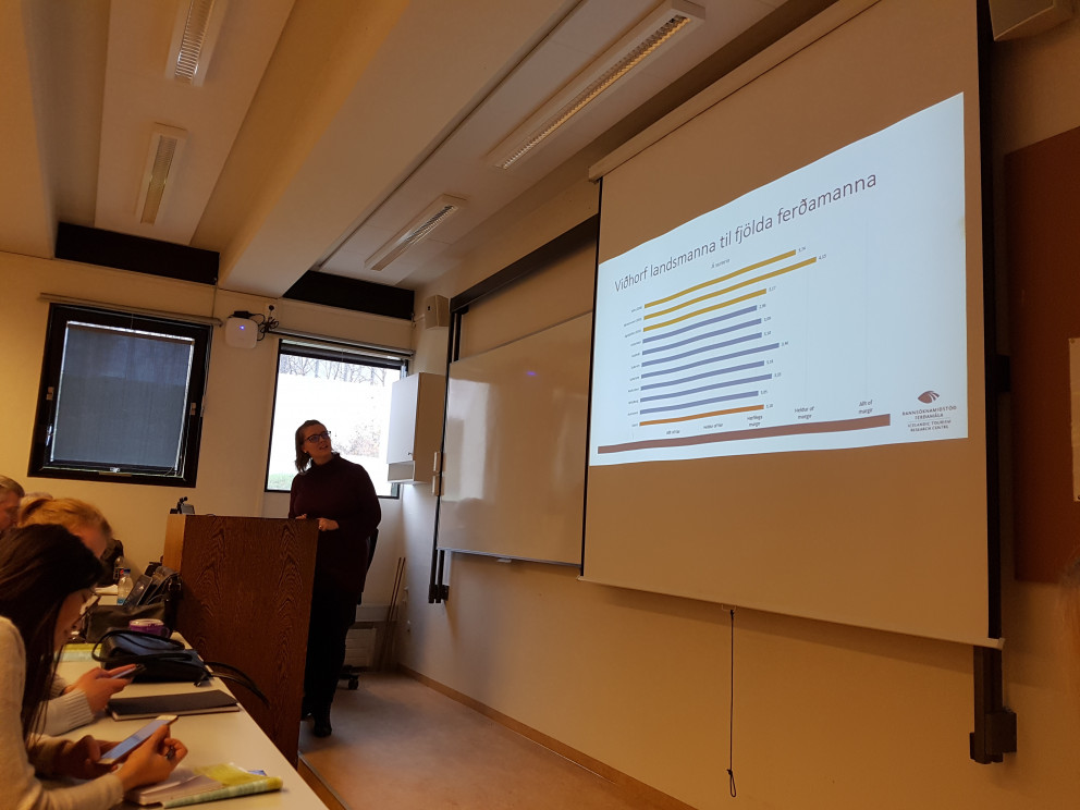 Eyrún Jenný flytur erindi sitt.