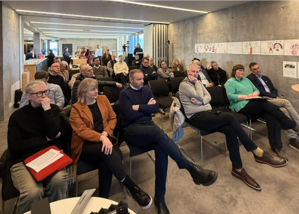 Frá málþinginu (mynd: west.is)