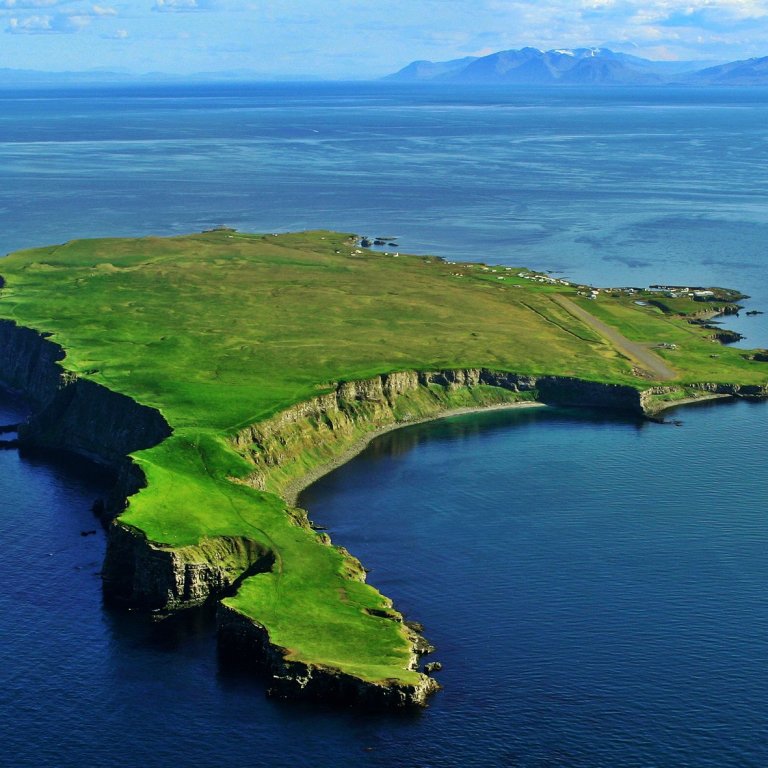 Horft yfir Grímsey (mynd: Friðþjófur Helgason)